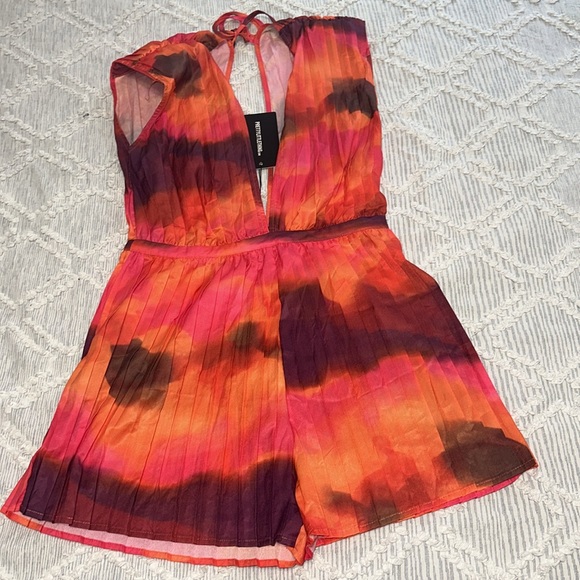 Pink Wave Print Pleated Shoulder Pad Plunge Romper - Picture 6 of 6